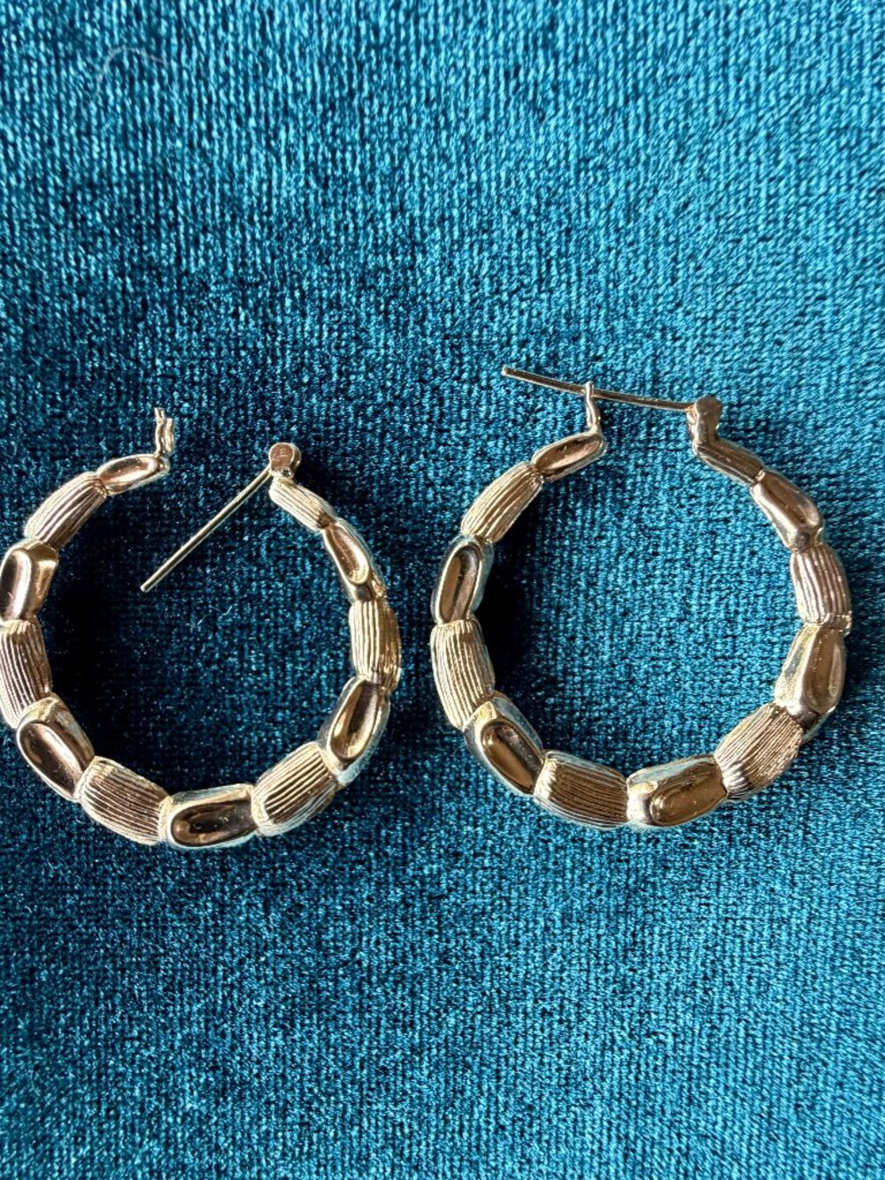 Vintage 14K Yellow Gold Ribbed Hoop Earrings ✨